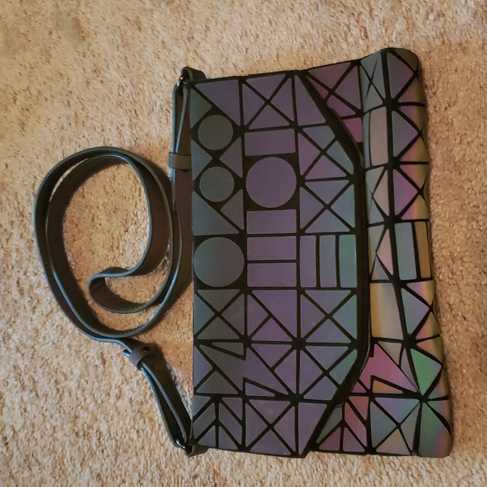 Reflective crossbody purse